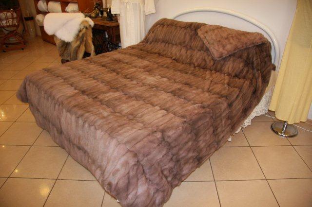 Меховое покрывало из меха шиншиллы Рекс купить в подарок в Москве, меховое покрывало для vip подарка